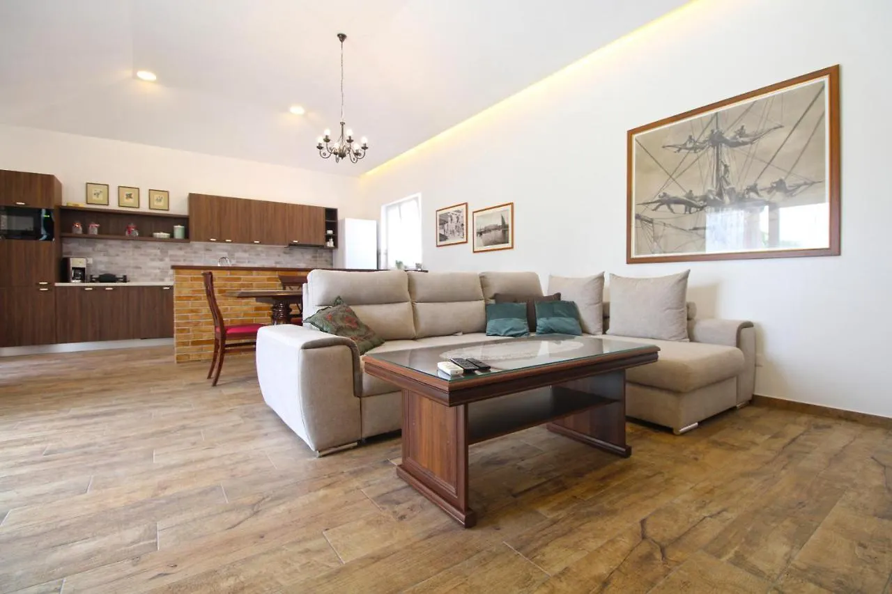 Villa Olgica 2269 Pula 0*,