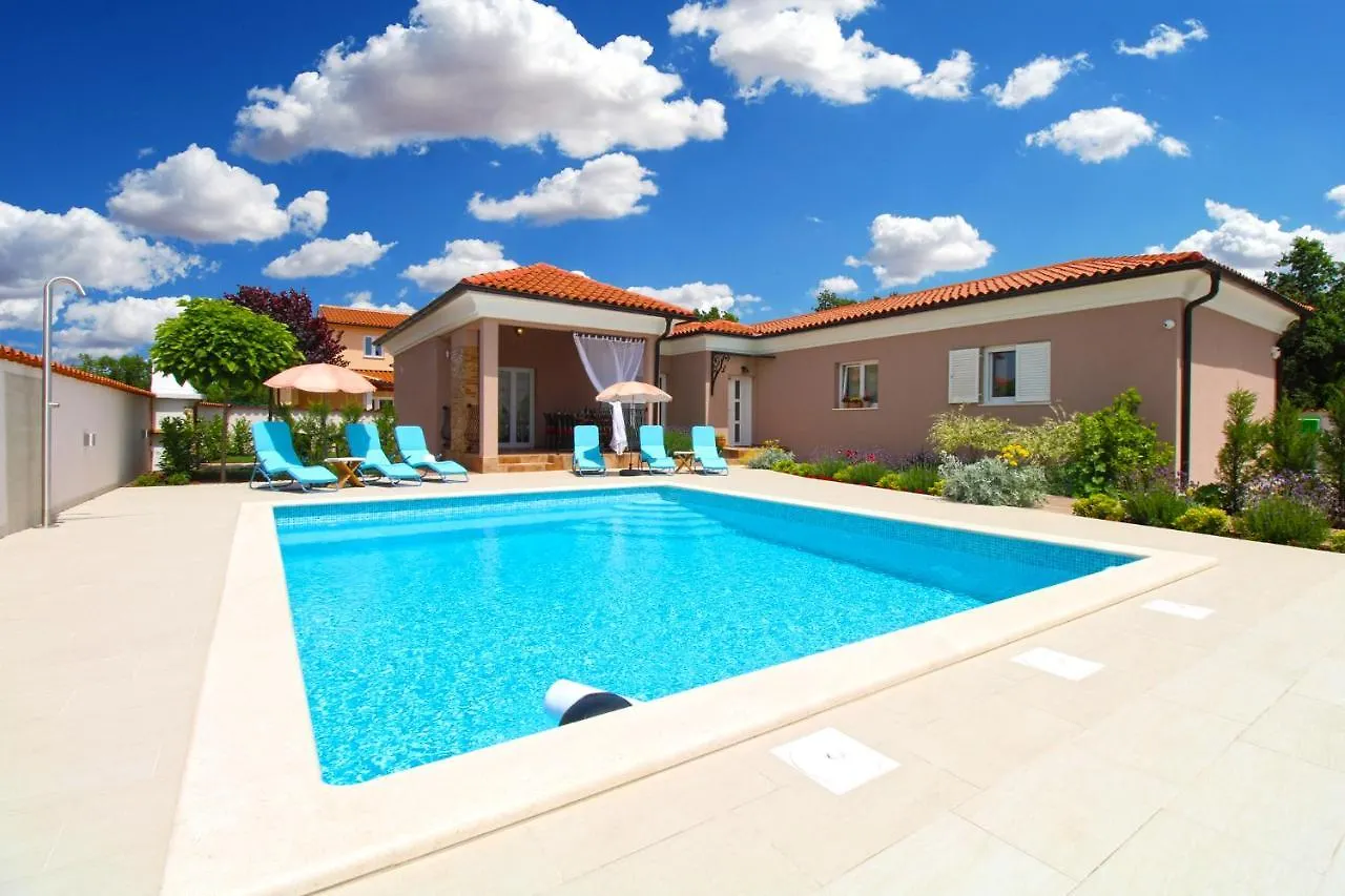 Villa Olgica 2269 Pula Tatil Evi